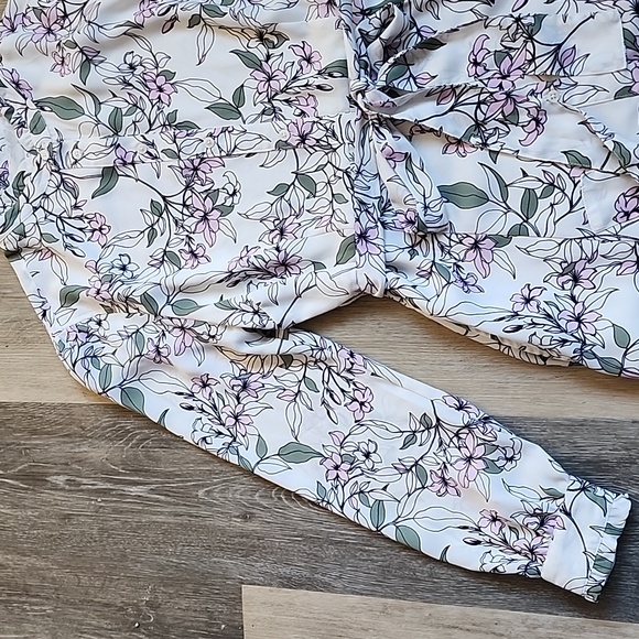 Floral  Dress in White and Purple - Picture 3 of 16